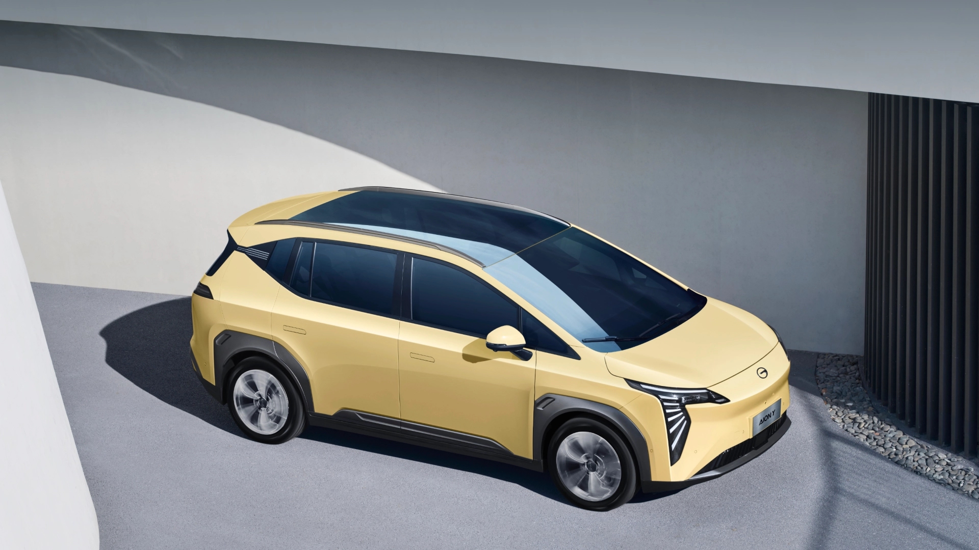 Next-Gen Exterior: Sleek, futuristic design with a 0.278cd drag coefficient for superior aerodynamics