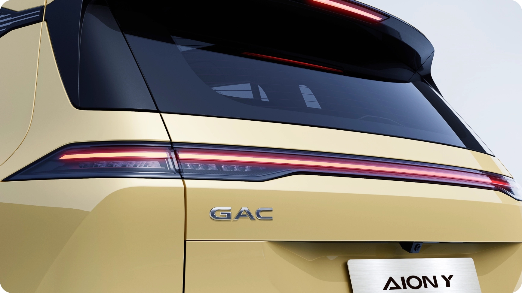 Horizon-Spanning Tail Lights – A seamless glow across the horizon, leaving a striking signature in the dark