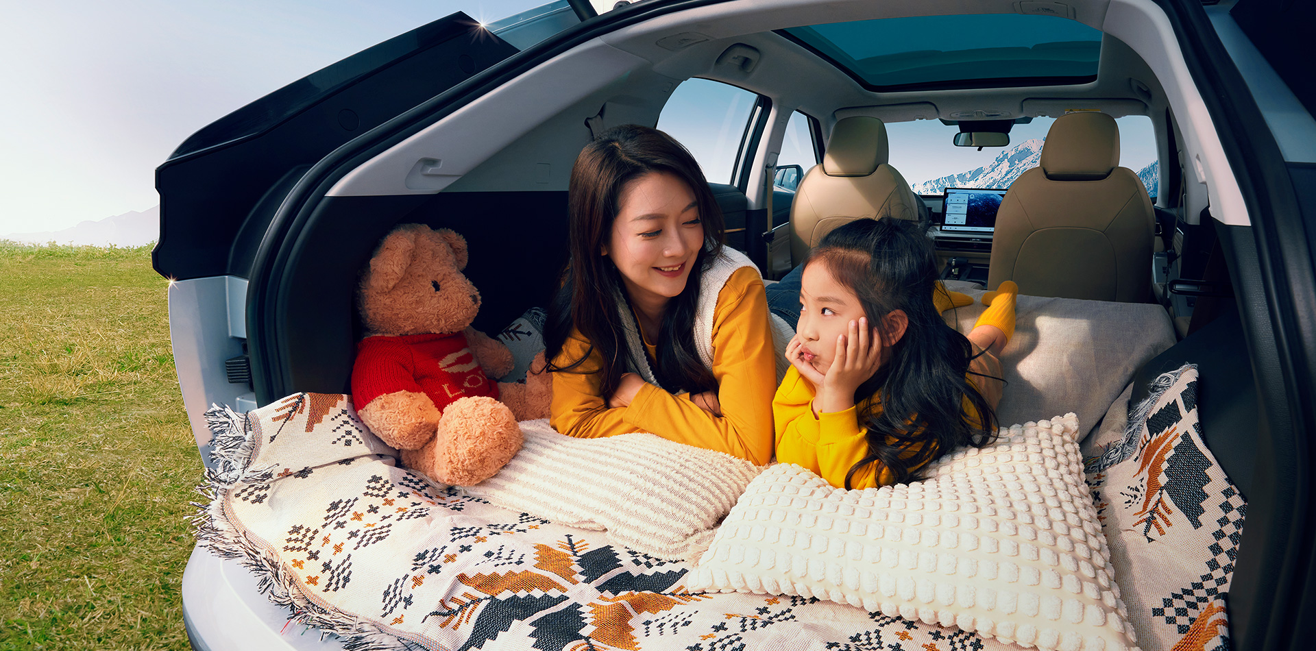 Rear seats reclined, the trunk length reaches up to 1780mm