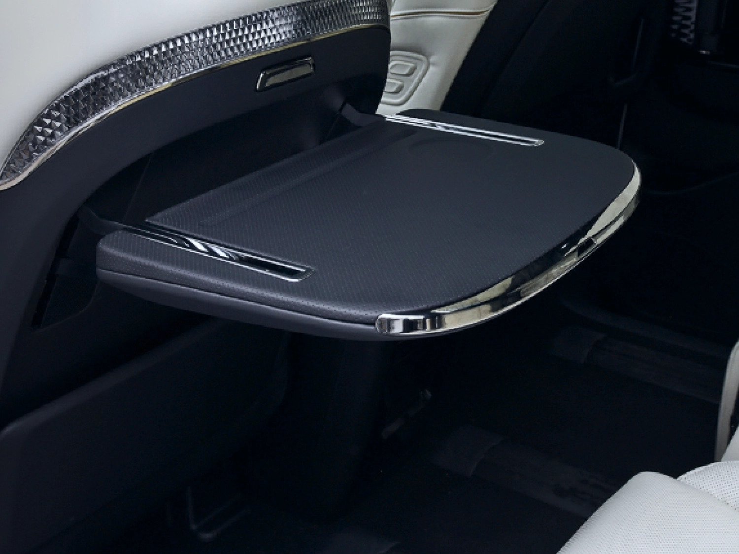 Convenient Tray In The Second Row | Equipped with a dedicated small table and an adjustable LED reading light.