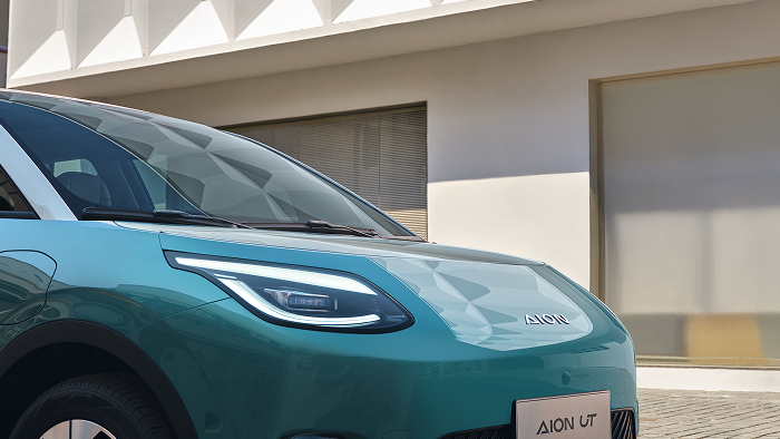 Big Owl-Inspired Headlights