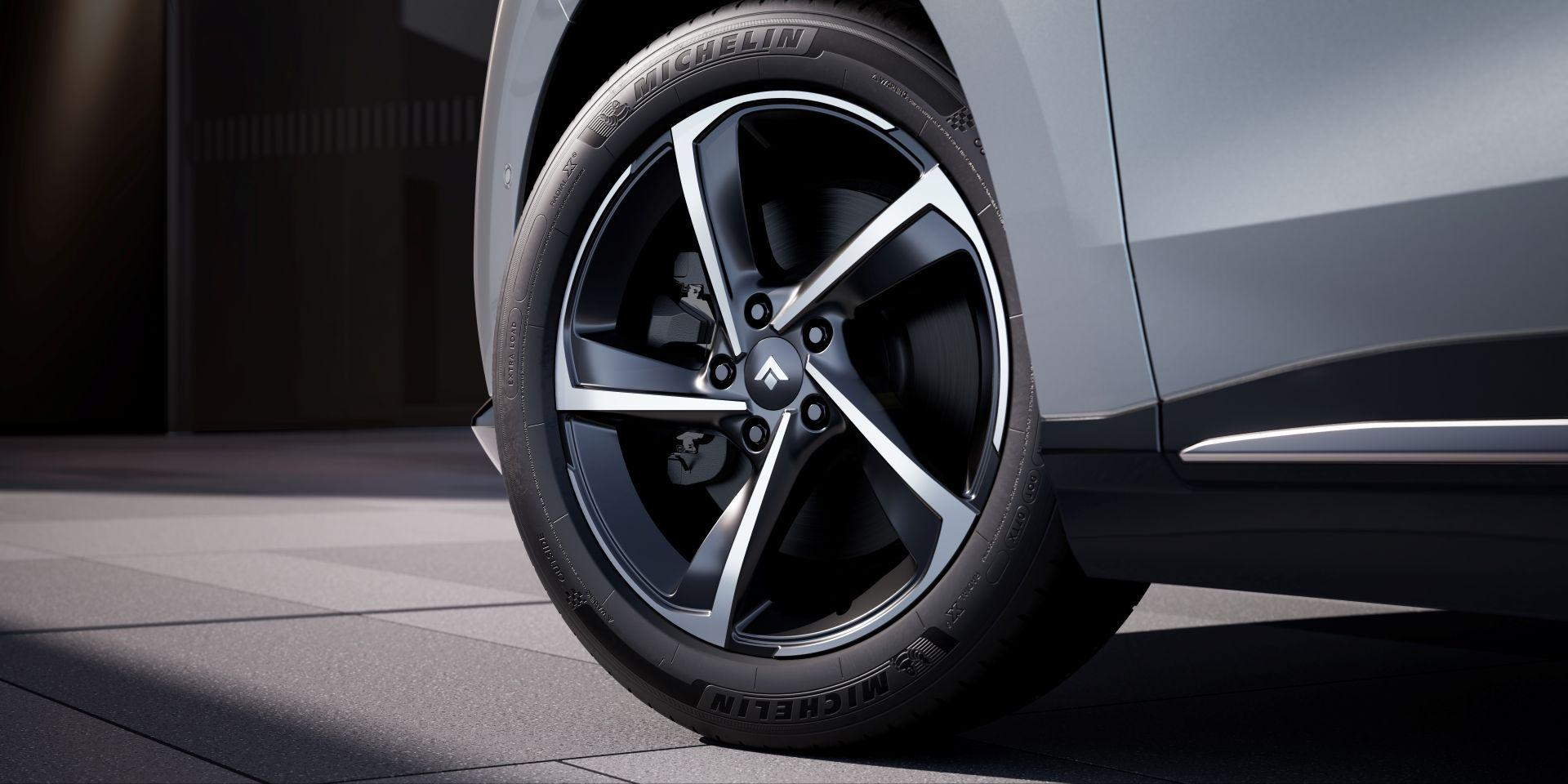 Electric car maintenance: battery and tires