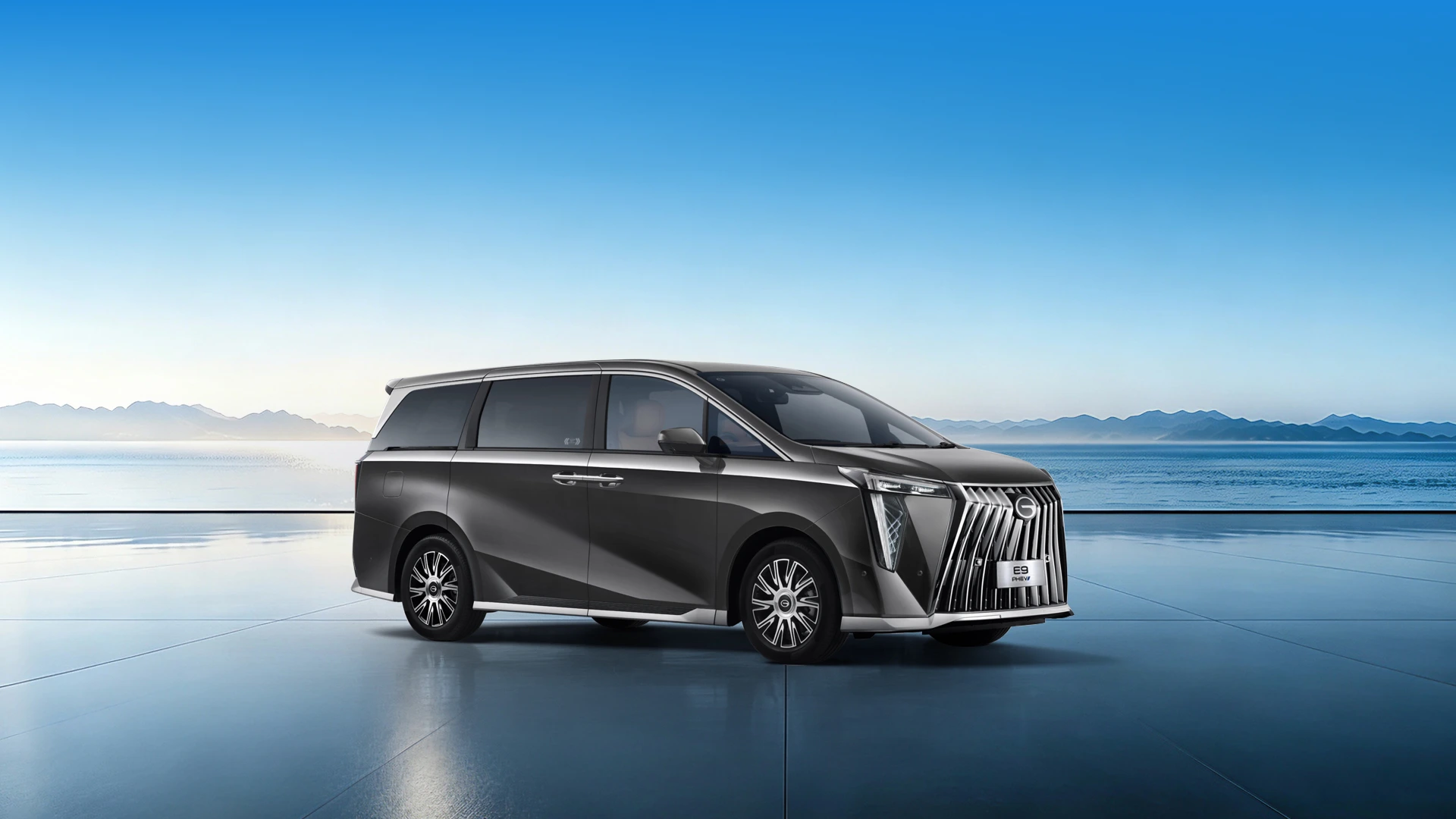 Era-Defining Smart Luxury MPV